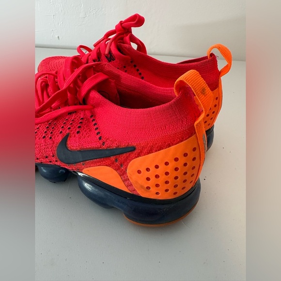 Red Nike Air Vapormax Flyknit 3 trainers Size-8 - Picture 4 of 7